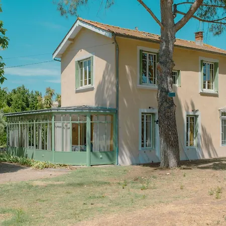 Vakantiehuis Biterre, Piscine Et Parc Arbore A 15 Mn Des Plages *